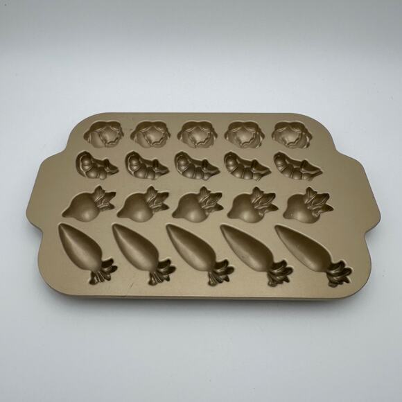 Nordic Ware Garden Patch Cakelets Peas Carrots Cabbage Beets Radish Heavy Duty - Picture 1 of 6